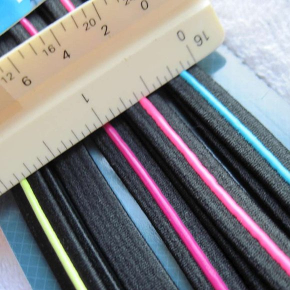 Scunci Everyday & Active No Slip Silicone No Metal Damage Comfy Head Bands Black - Picture 3 of 16